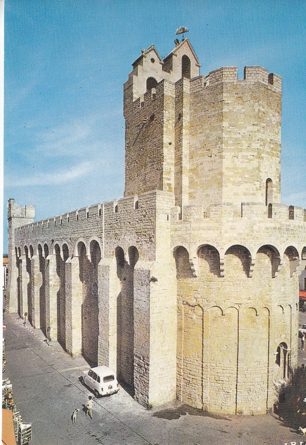 FRANCJA - LES SAINTES-MARIES-DE-LA-MER - KOŚCIÓŁ