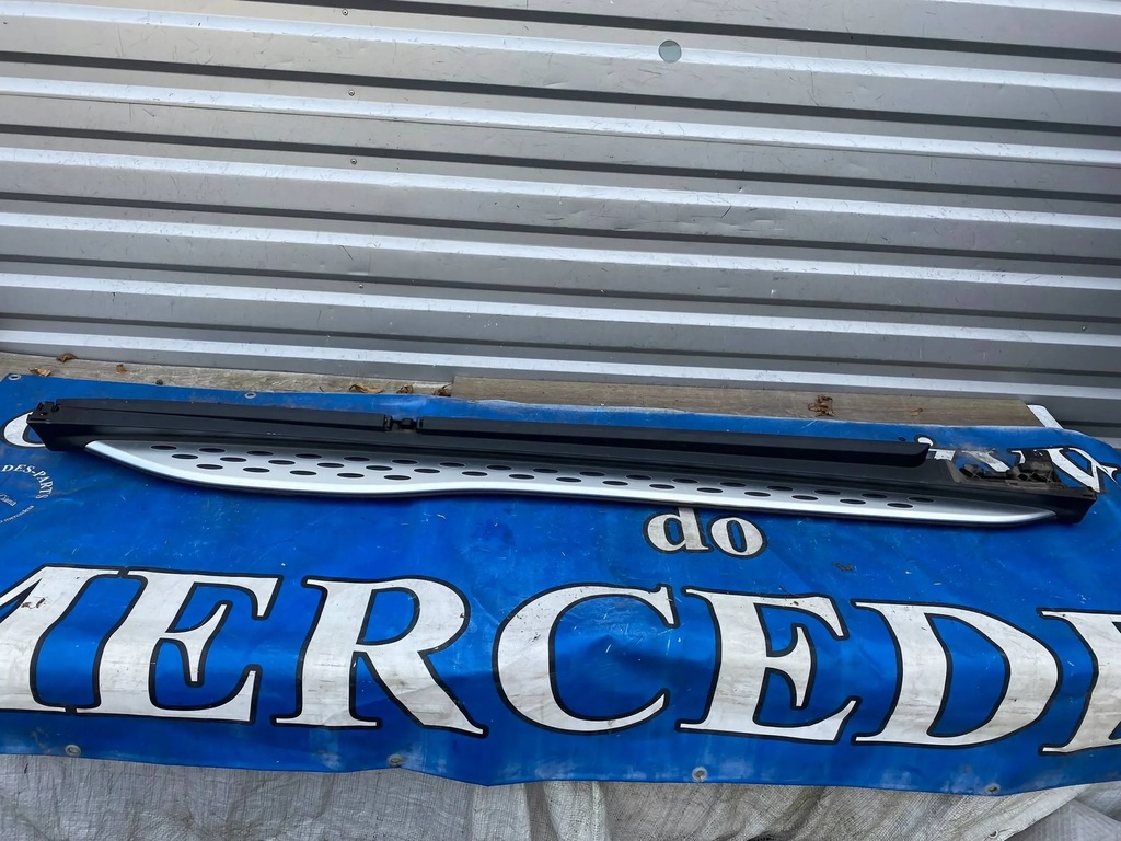 MERCEDES GLC 254 LISTWA PROGOWA PRAWA PRÓG 2546984800