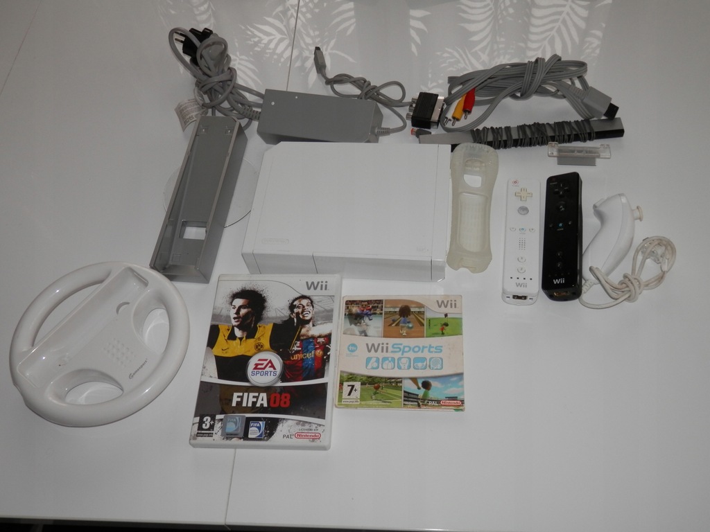 Konsola Nintendo Wii RVL-001 EUR 2 gry, kontrolery okablowanie zestaw