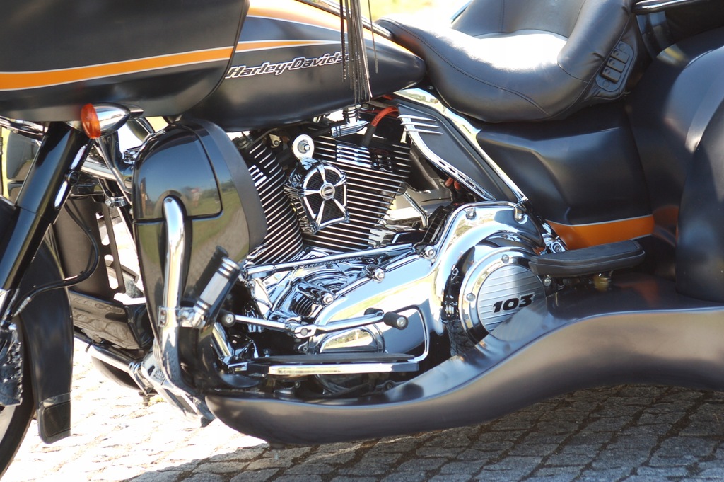 Enjoliveur chrome feu tour-pak Touring Tri Glide trike Harley 53000329  kuryakyn 6910