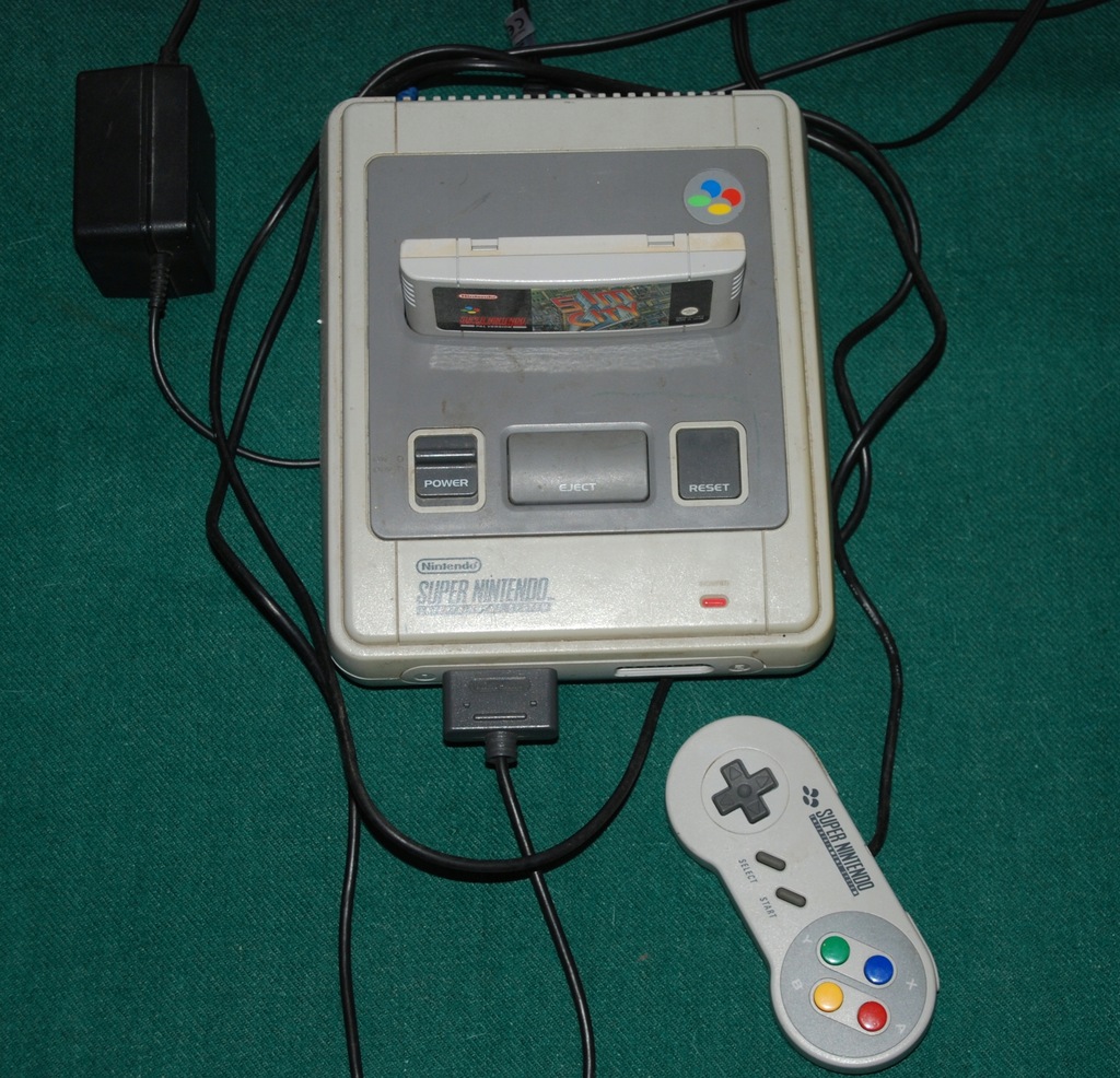 Konsola Nintendo SNES + gra SIM CITY