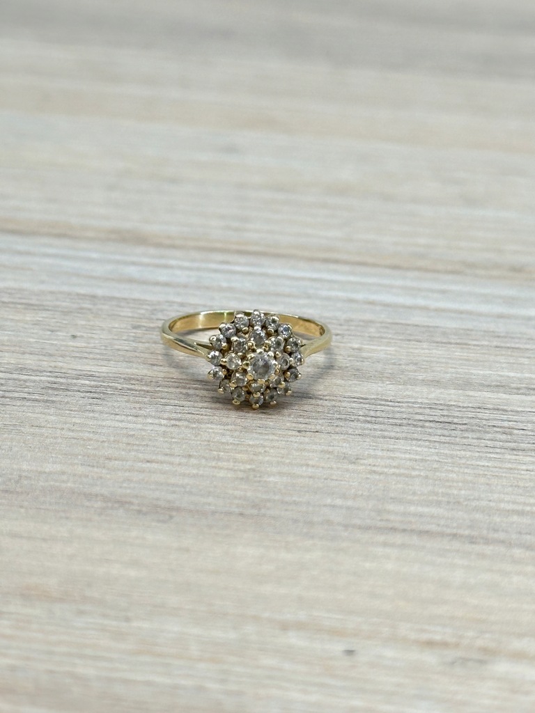 Złoty pierścionek z cyrkoniam i w kształcie kwiatka próba 585