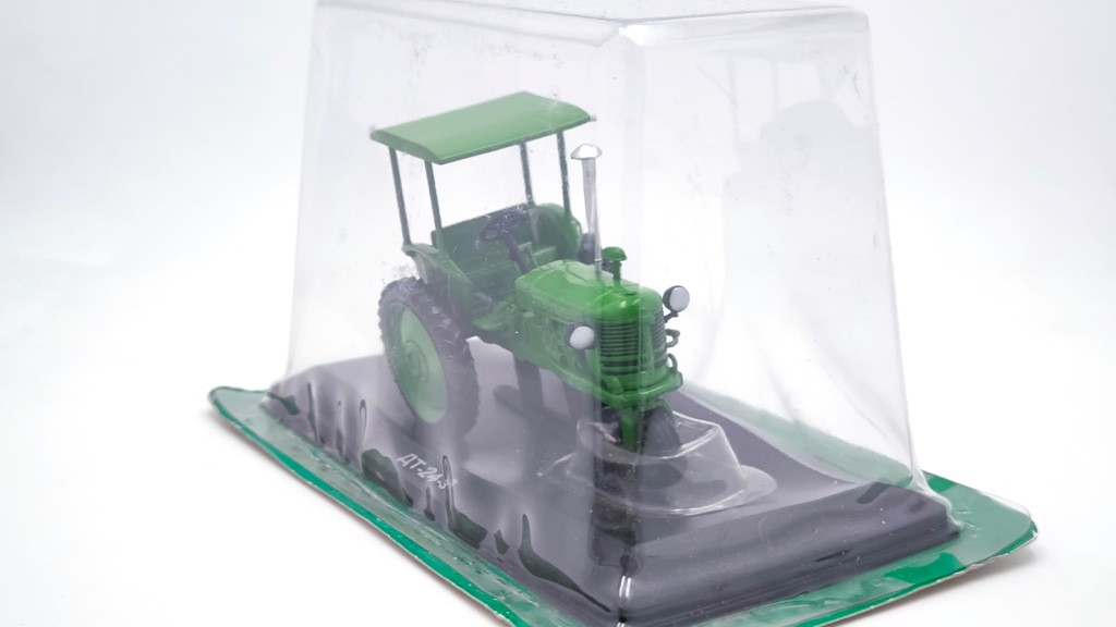 Traktor DT-24-3 Hachette #89 1:43 #1