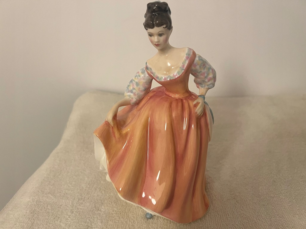 FIGURKA ROYAL DOULTON FAIR LADY 1962