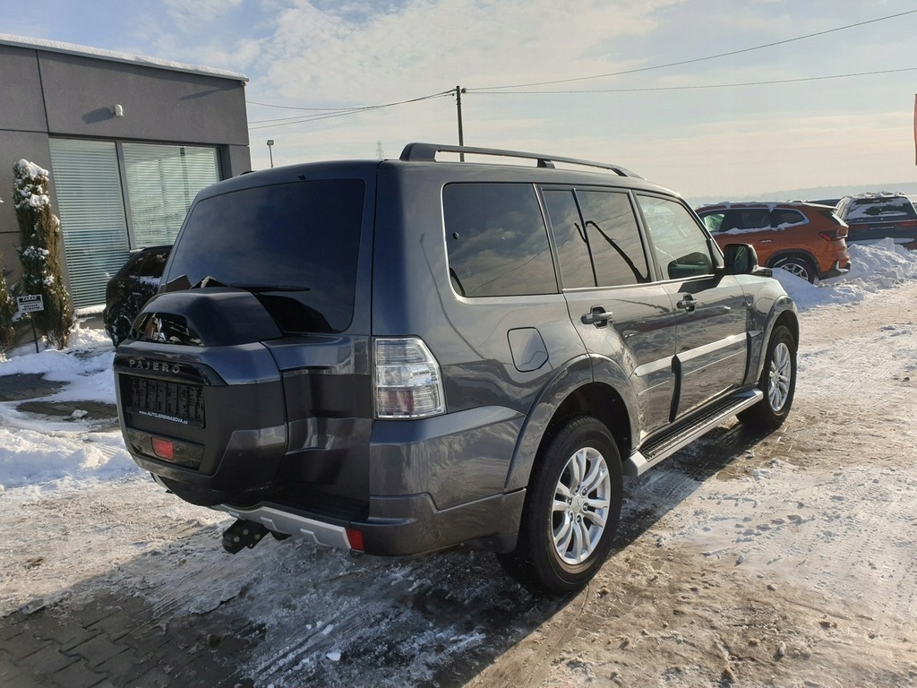 Mitsubishi Pajero Edition 100 4x4 automat 7 os.