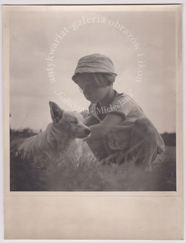 Dziewczynka z psem przedwojenna fotografia 17x22,5