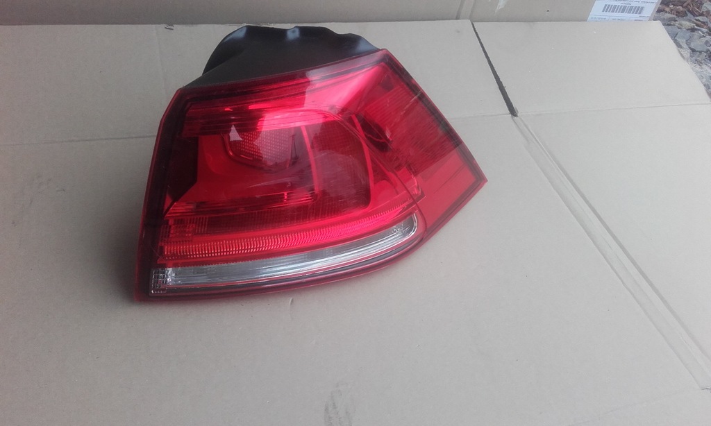 VW Golf VII Hatchback 2013-2017 lampa Prawa Tył