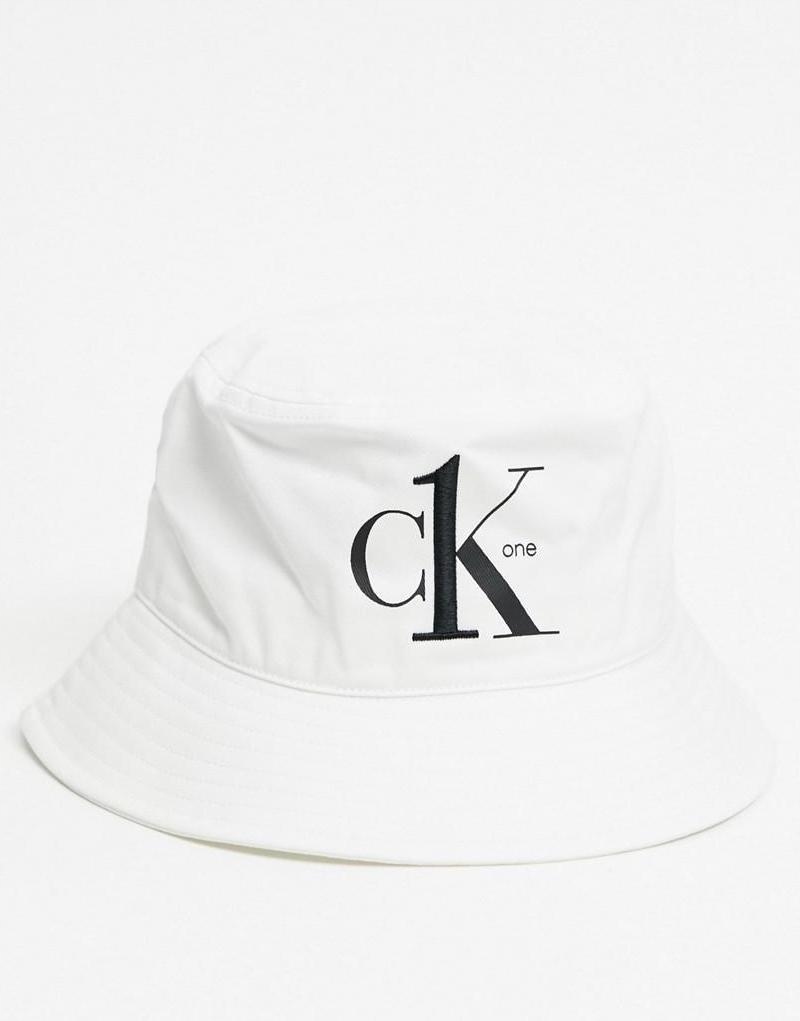 P1R150 CALVIN KLEIN__NW8 KAPELUSZ BUCKET LOGO__57