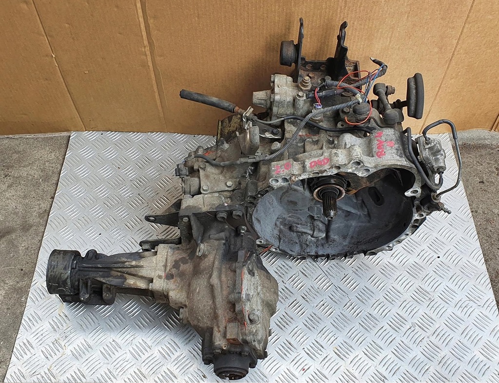 RAV4 II 2.0 D4D SKRZYNIA BIEGÓW + REDUKTOR