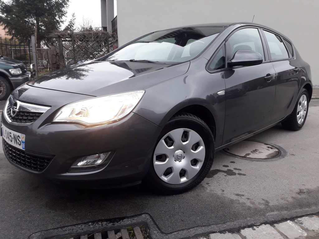 Astra J 2010 sprowadzona bezwypadkowy opłacony