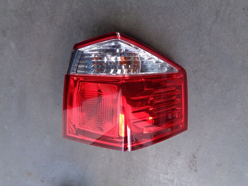 LAMPA TYL TYLNA PRAWA ŁADNA CHEVROLET ORLANDO 8113259550