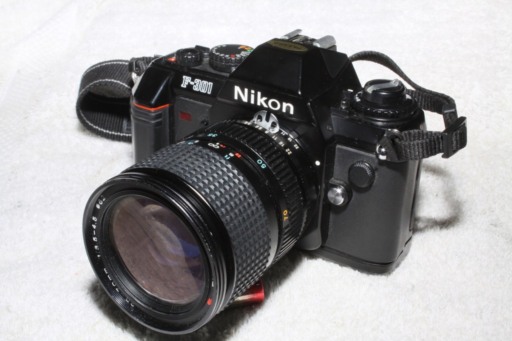 Nikon F301 + Tokina RMC 28-70 1:3.5-4.5 Stan bdb