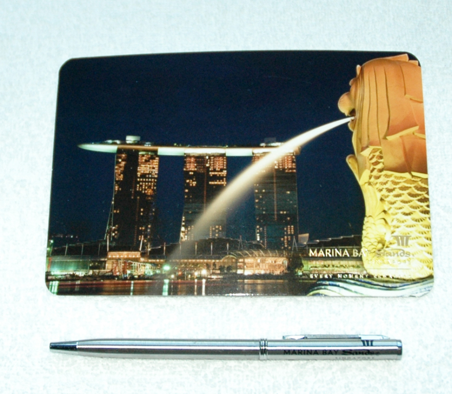 Singapur-Marina Bay-Pocztówka+długopis z hotelu