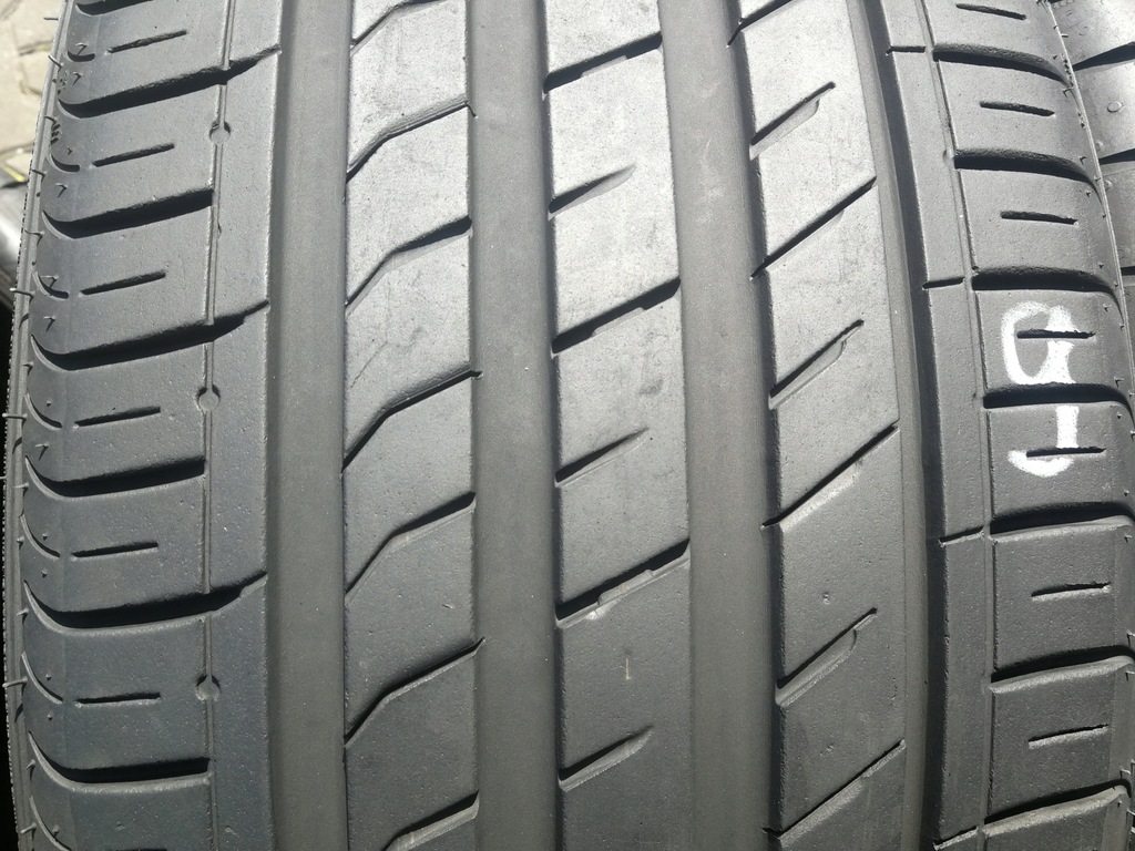 235/35R19 NEXEN NFERA SU1