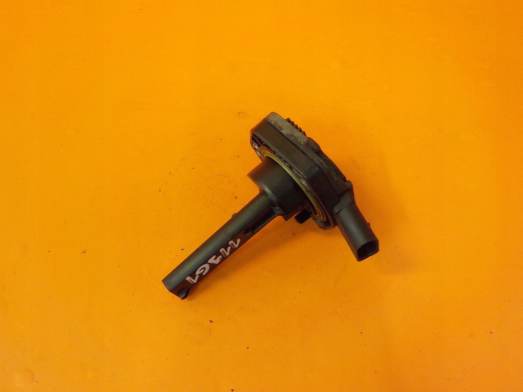 A4 B7 2.0 TFSI BWE czujnik poziomu oleju 06E907660 12207752374