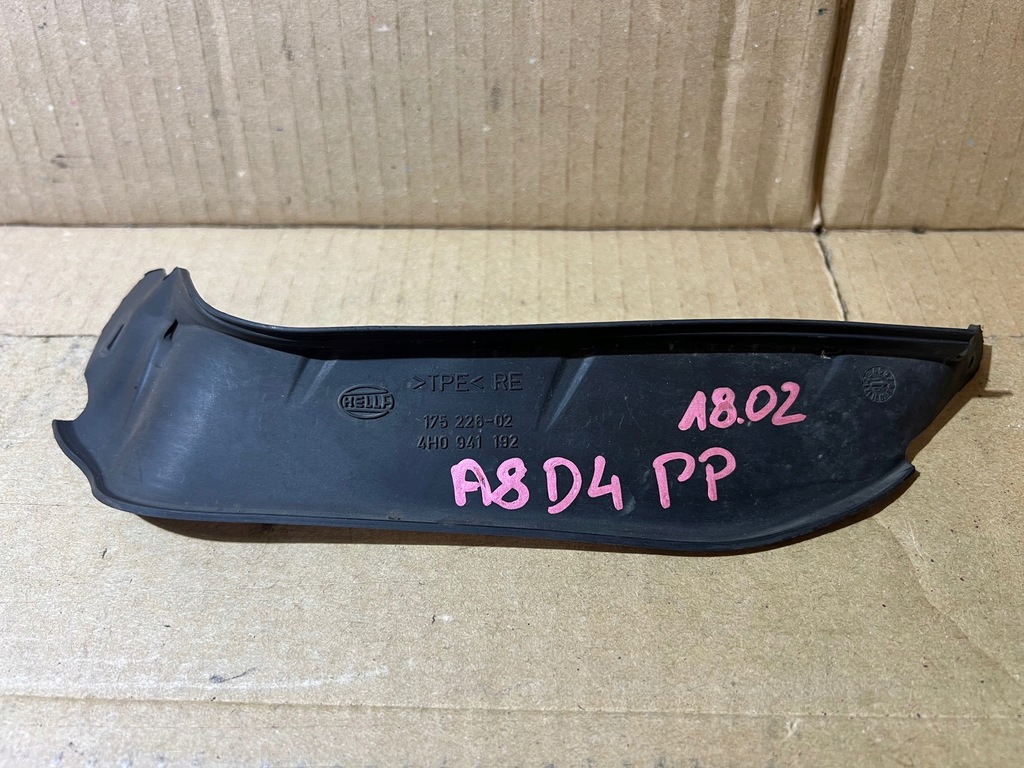 AUDI A8 D4 LISTWA USZCZELKA LAMPY PRAWY PRZÓD PRAWA PRZEDNIA 4H0941192