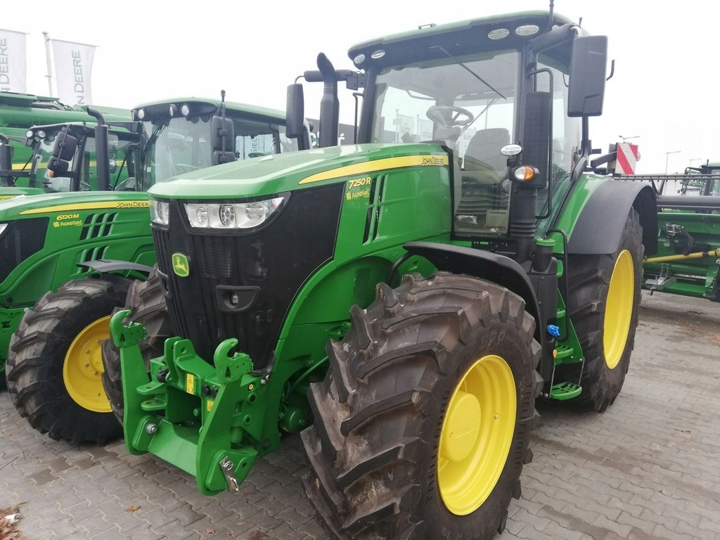 Ciągnik rolniczy John Deere 7250R po