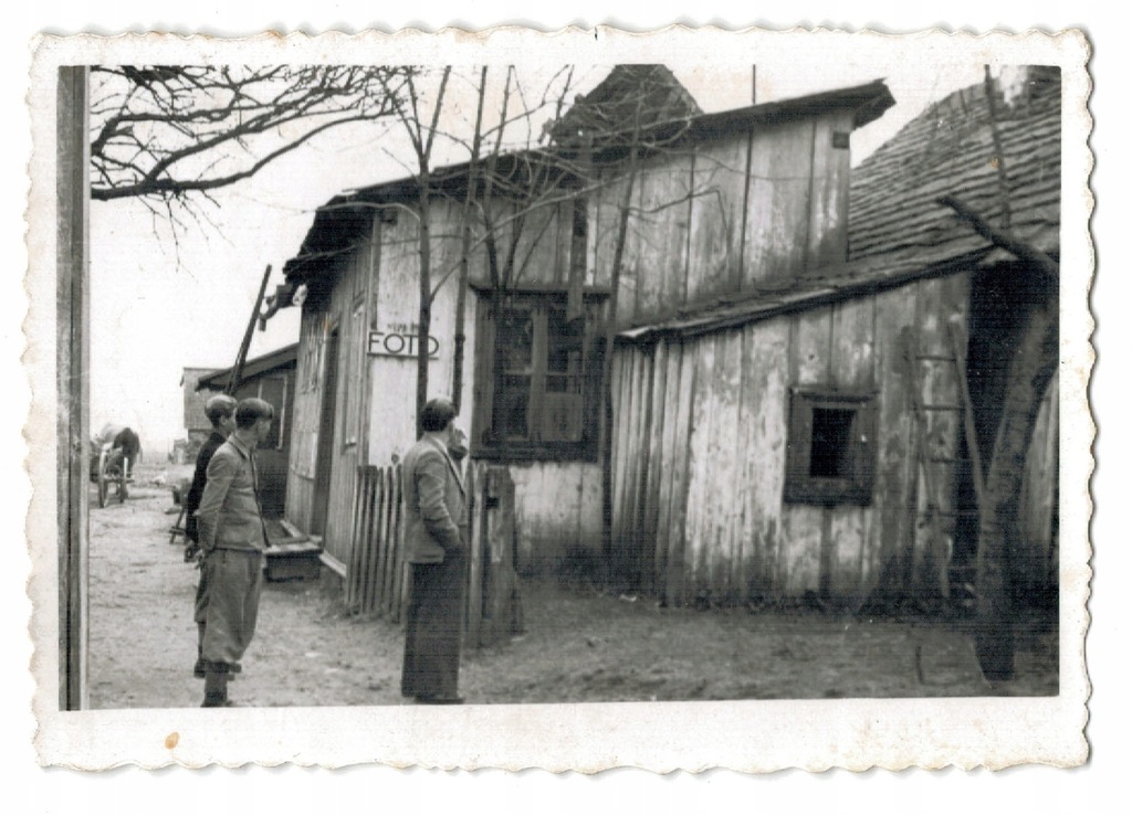 Zakład fotograficzny - polska wieś - zabudowa