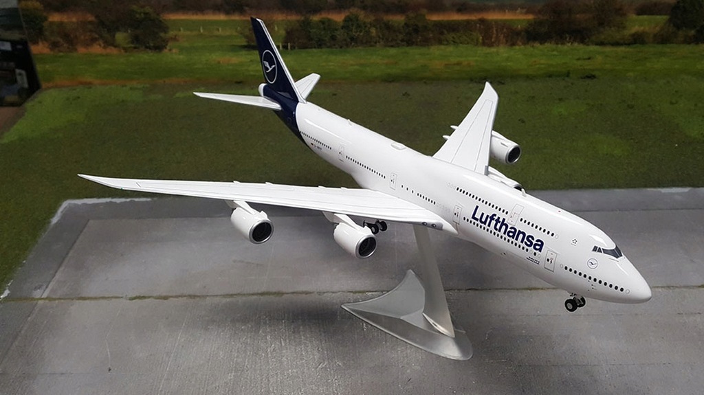 Купить Модель самолета Boeing 747-8i Lufthansa Herpa 1:200: отзывы, фото, характеристики в интерне-магазине Aredi.ru