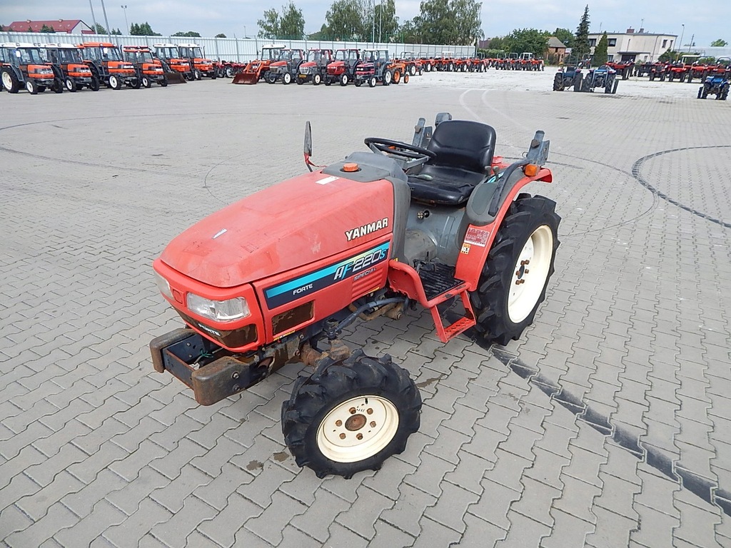 MINI TRAKTOR YANMAR AF220 22KM 4x4 WSPOMAGANIE TUR