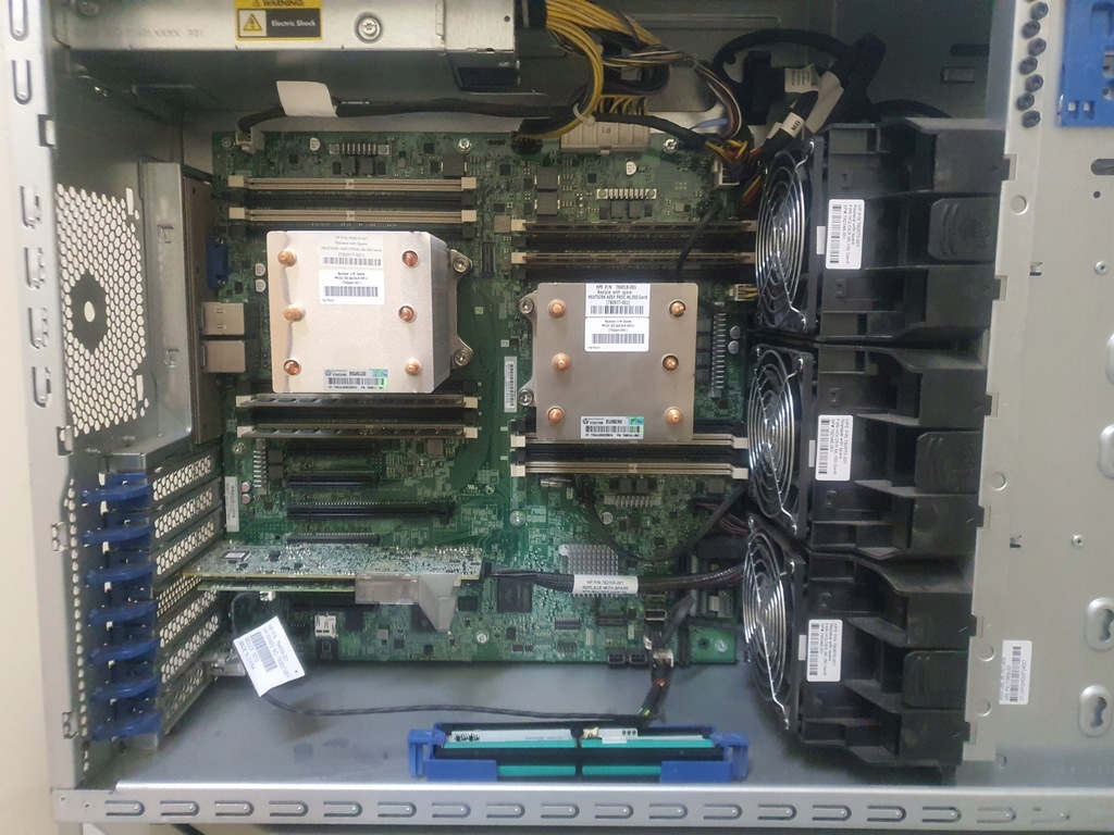 HP ML150 Gen9 8x600GB 2,5" SAS 15K(767063B21)