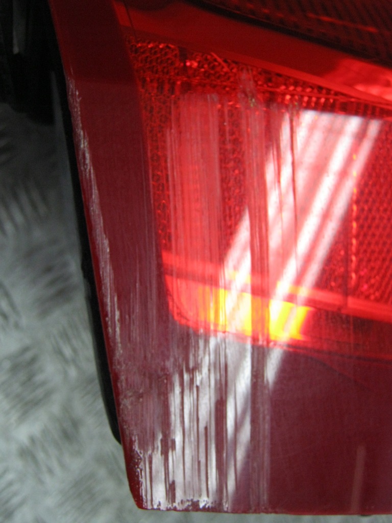 Lampa tył tylna prawa Volvo XC90 15 31467841 7614127205