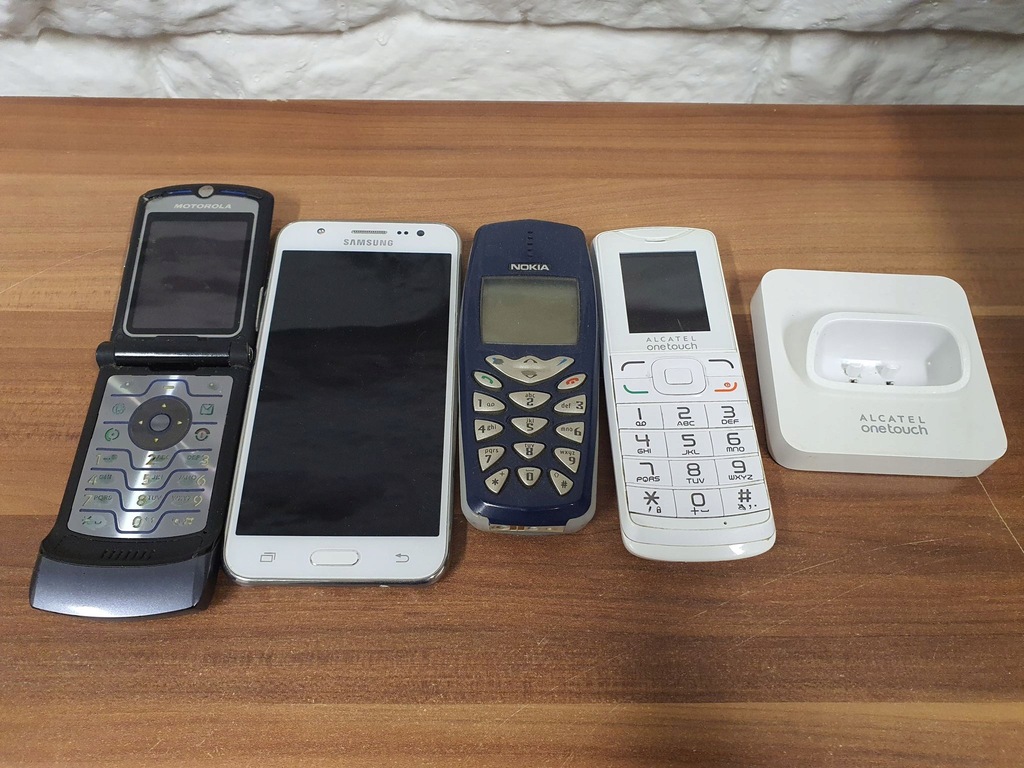 Motorola V3 Nokia 3510 Samsung J500FN