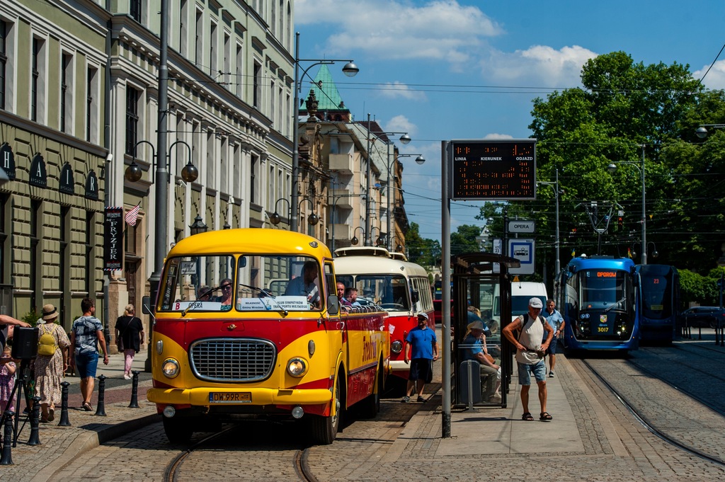 Przejazd unikalnym zabytkowym autobusem "Fredruś" - Wrocław