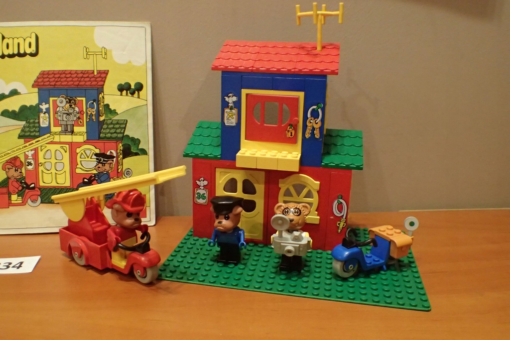 LEGO FABULAND 3669 Fire and Police Headquarters 12865122399