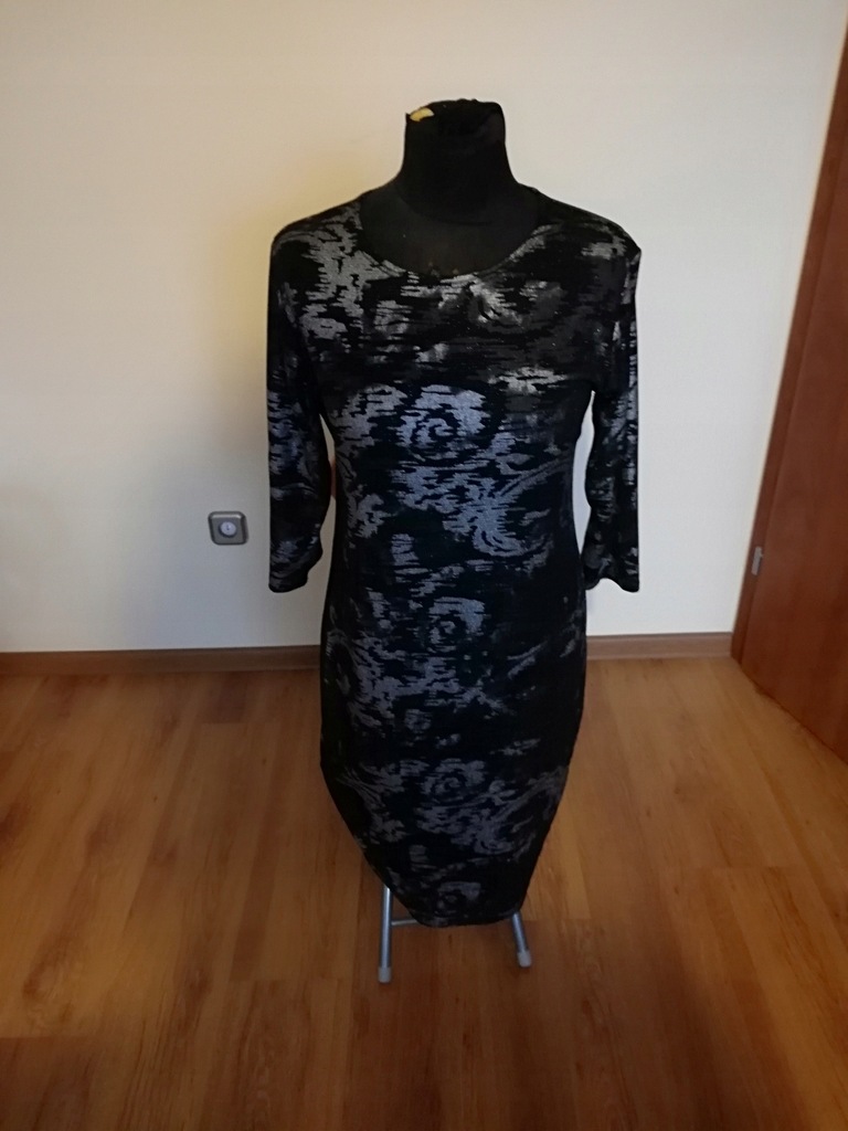 Sukienka czarna w srebrne wzory r.48