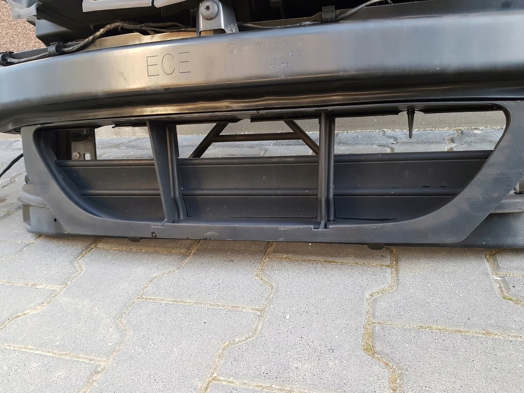Pas przedni belka żaluzja BMW E90 E91 LIFT LCI