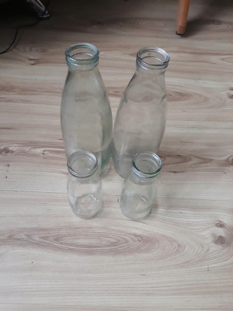 Stare butelki PRL na mleko i śmietanę