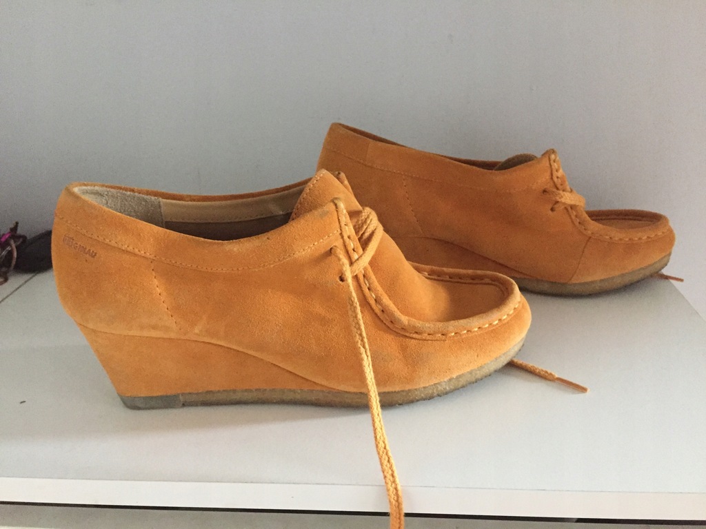 Mokasyny Clarks zamsz musztardowe 39 na koturnie