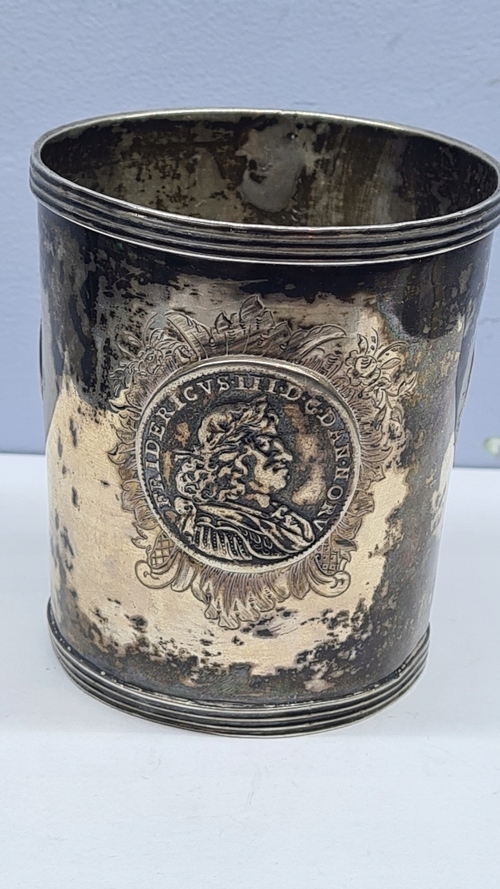 kubek z 3 monetami 1666 r UNIKAT