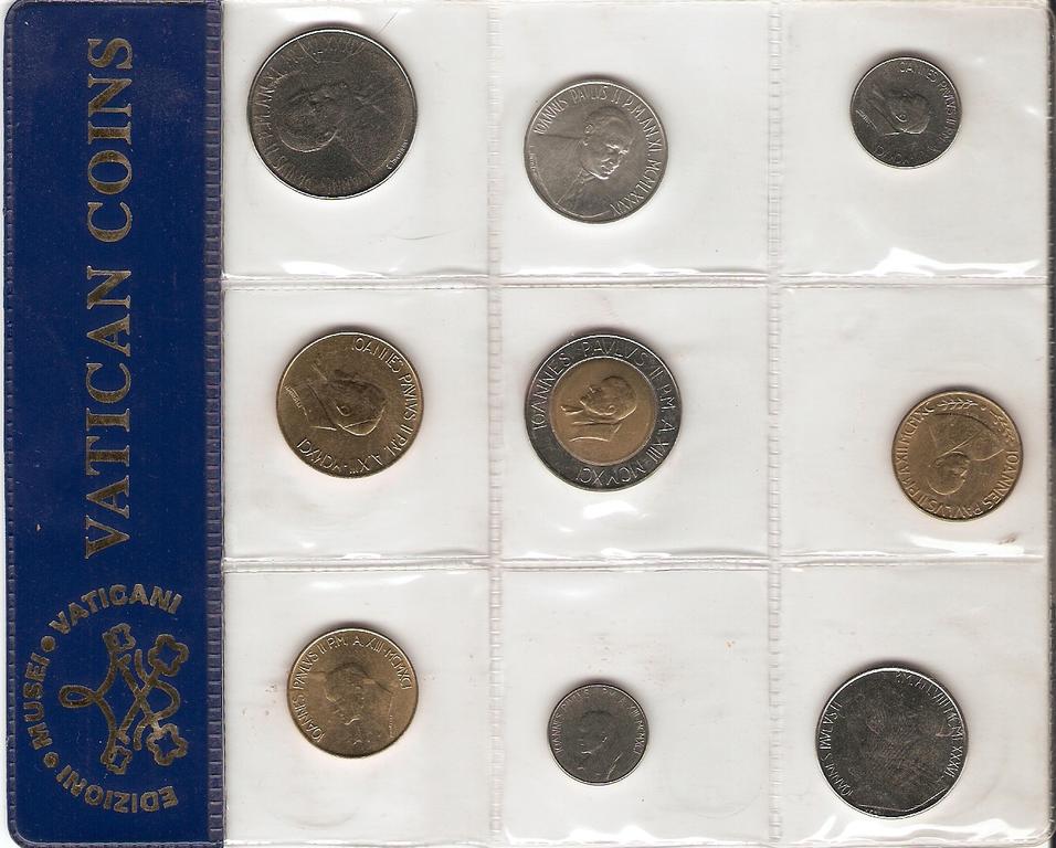dziewięć monet z Janem Pawłem II
