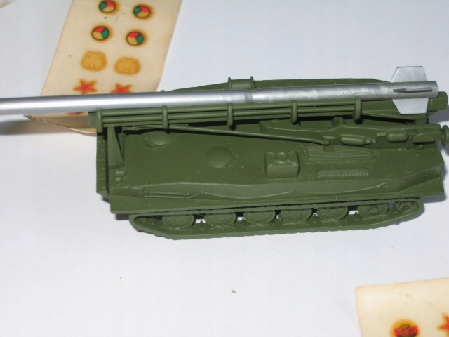 Wyrzutnia rakiet taktycznych Łuna. NRD 1:87