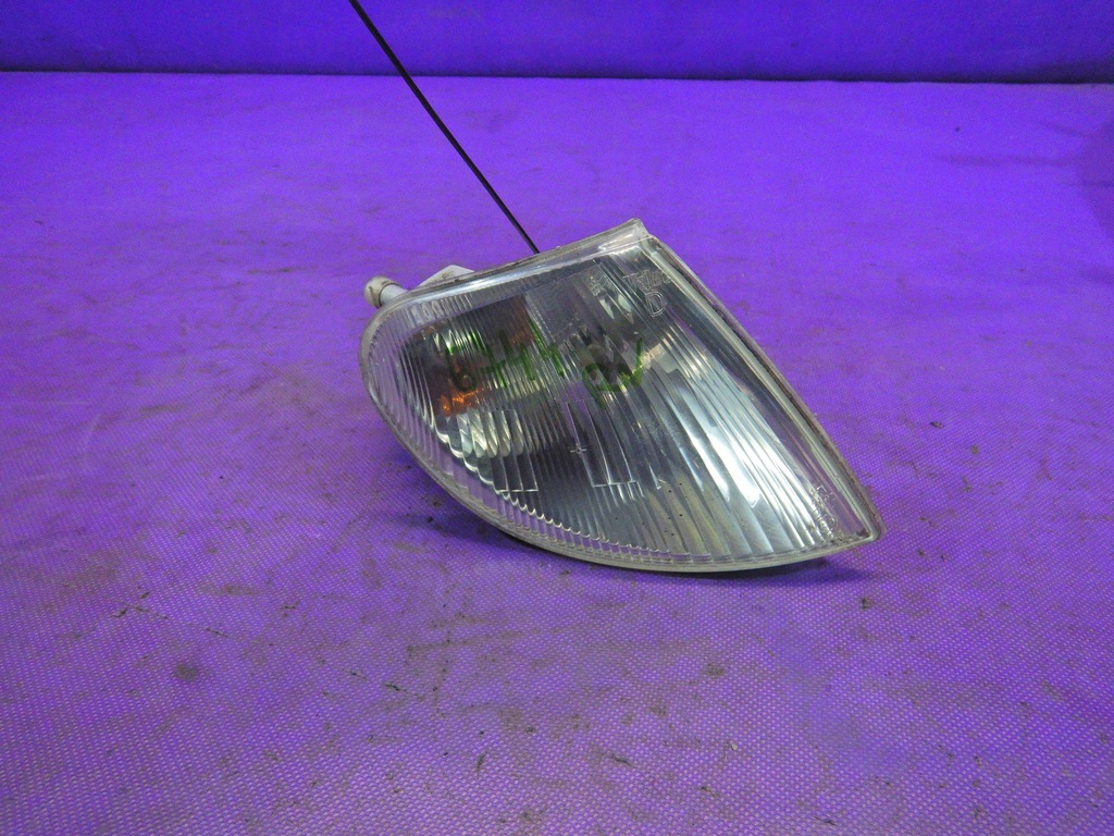 BERLINGO I KIERUNKOWSKAZ PRZÓD PRAWY 9621302580