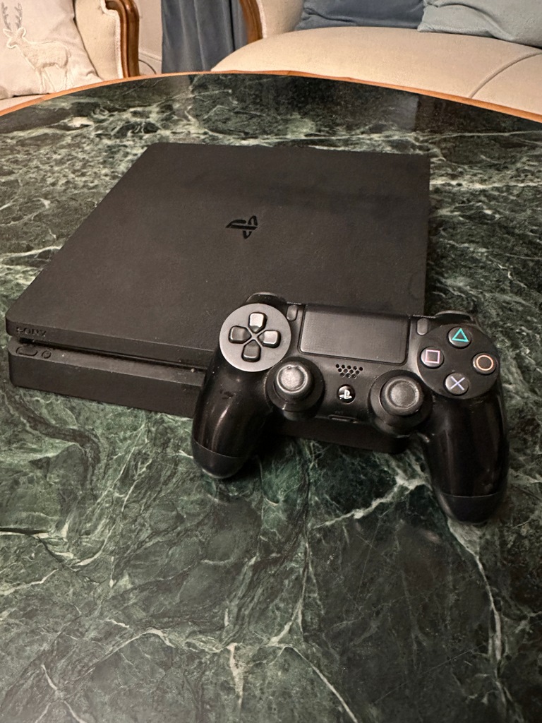 Ps4 slim 1TB konsola z padem