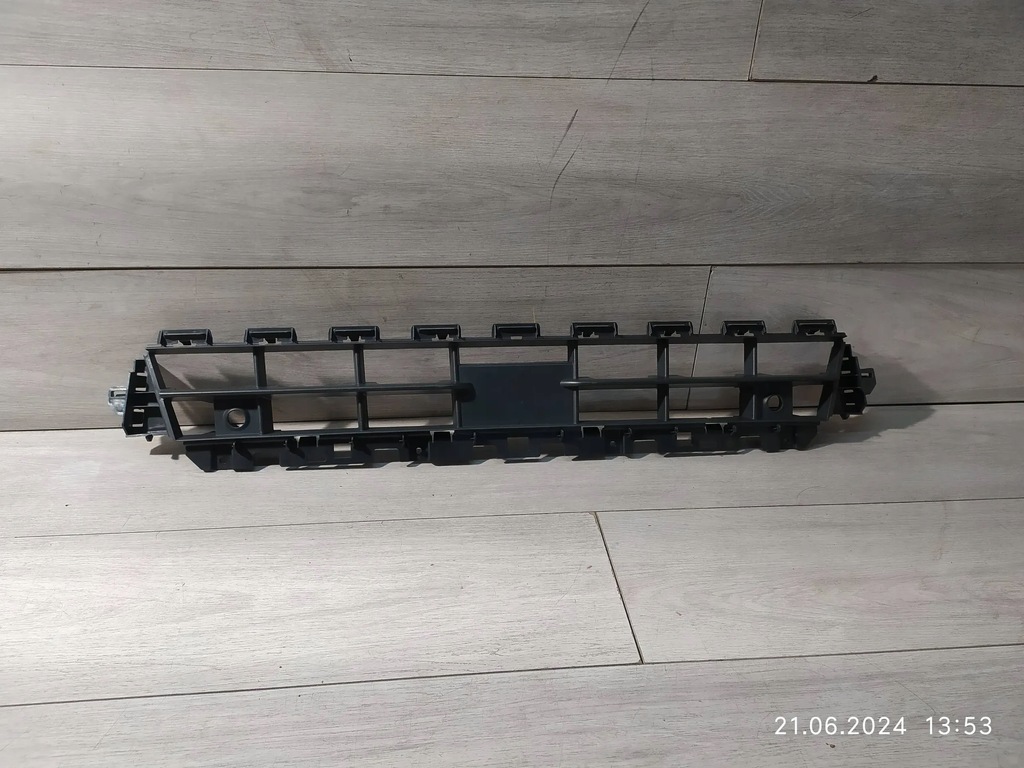 8949. AUDI Q2 KRATKA WZMOCNIENIE GRILL 81A807647C