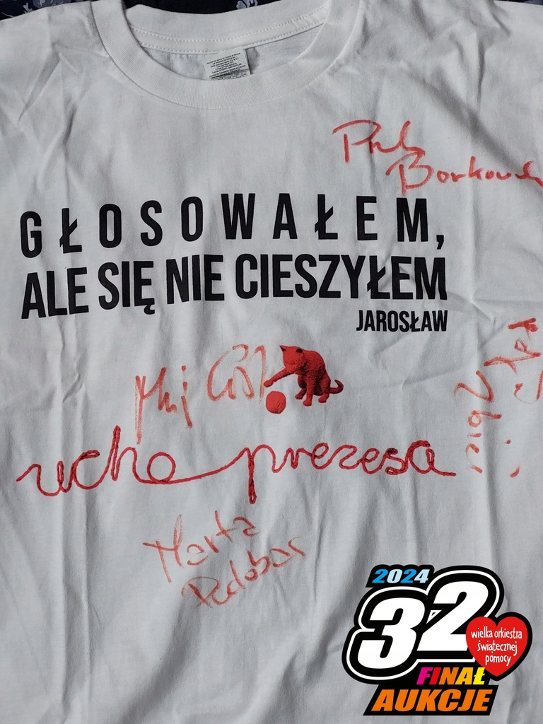 Ucho Prezesa. T-shirt z autografami Kabaretu Moralnego Niepokoju