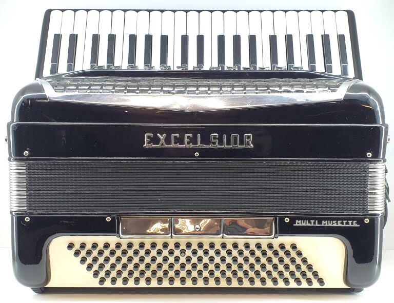 AKORDEON EXCELSIOR MULTI MUSETTE 120 BASS + CASES AKORDEON EXCELSIOR MULTI MUSETTE 120 BASS + CASES