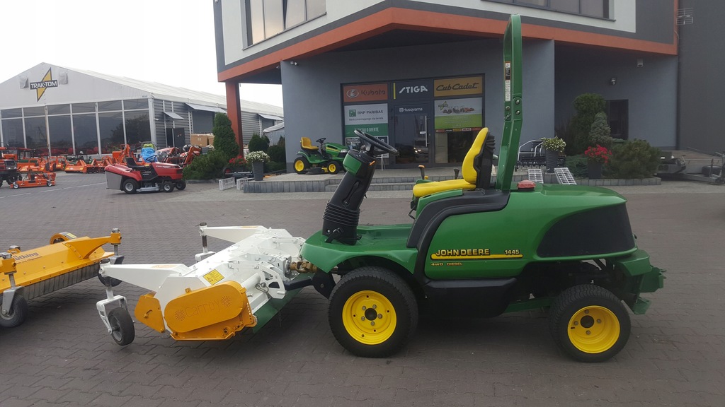 Profesjonalny sprzęt koszący John Deere 1445 4X4