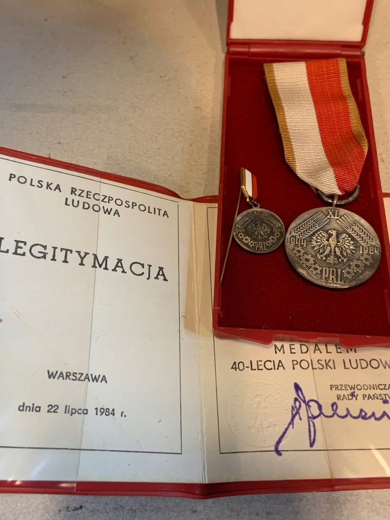 MEDAL 40 LECIA POLSKI LUDOWEJ + MINIATURKA + LEGITYMACJA 1984