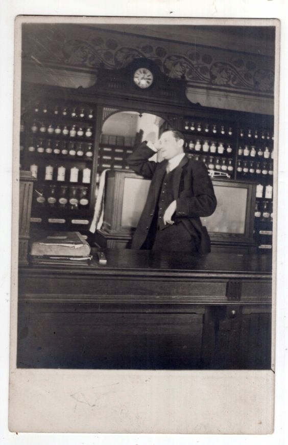APTEKA - Wnętrze - ok1920