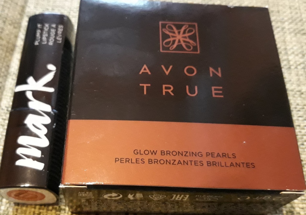 Perełki brązujące AVON + szminka