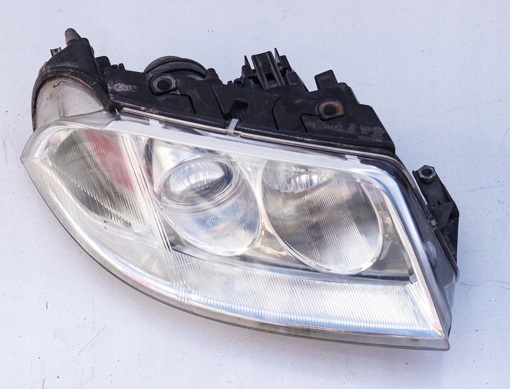 REFLEKTOR PRAWY LAMPA PRAWA VW PASSAT B5 FL - 13095844231 - oficjalne ...