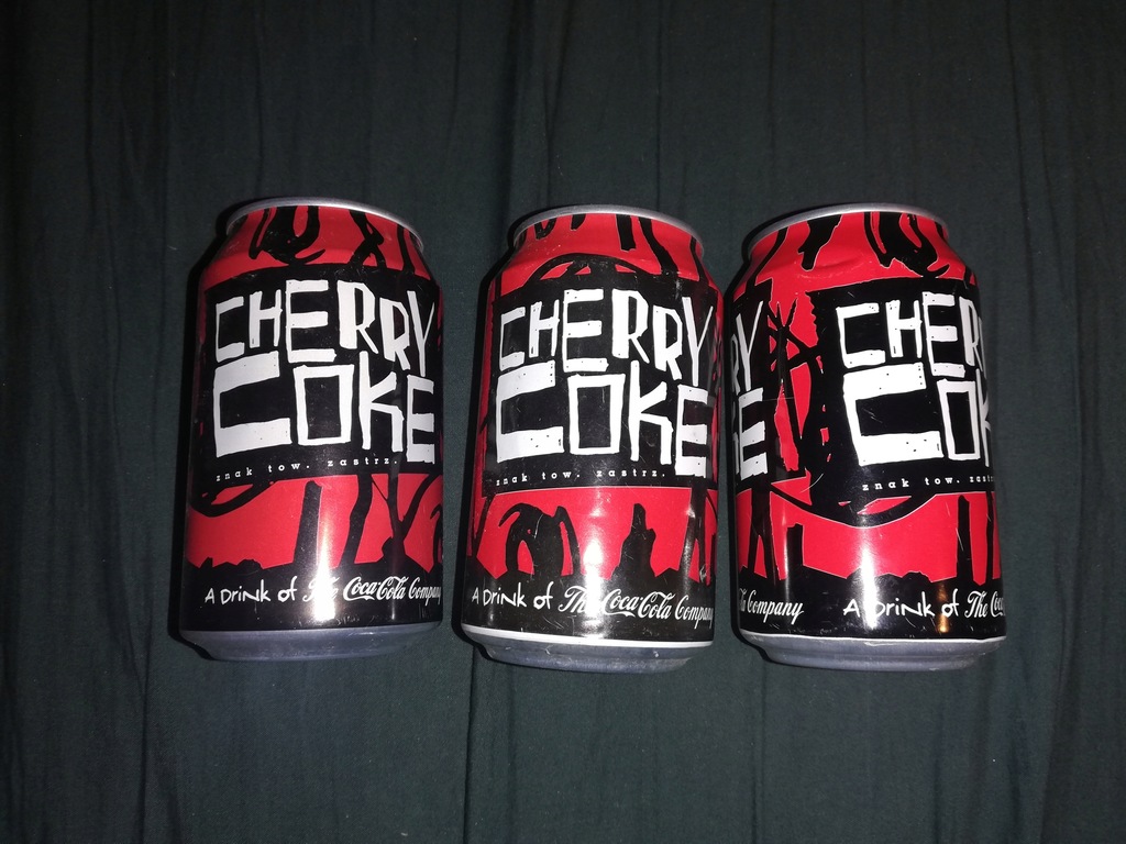 3x puszka po Cherry Coke