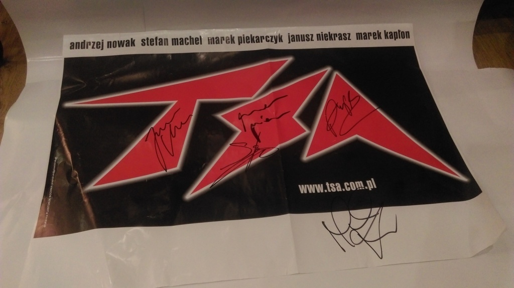 Plakat TSA z autografami zespołu