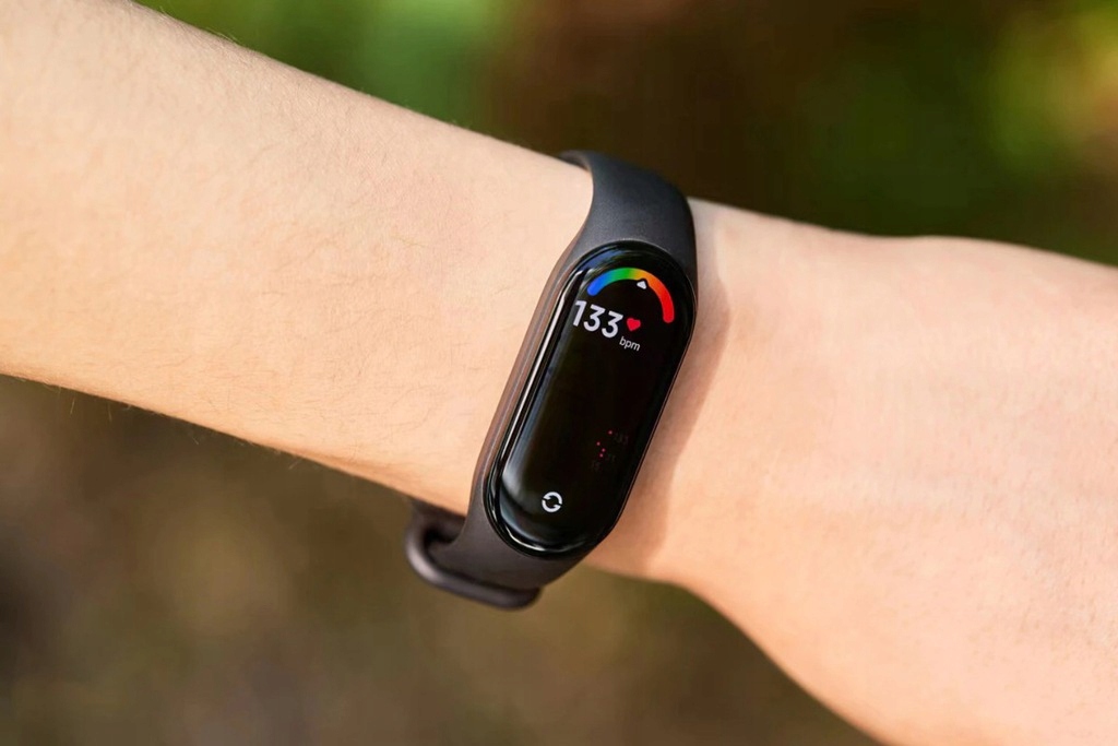 Купить Умные часы Xiaomi Mi Band 7 черные: отзывы, фото, характеристики в интерне-магазине Aredi.ru