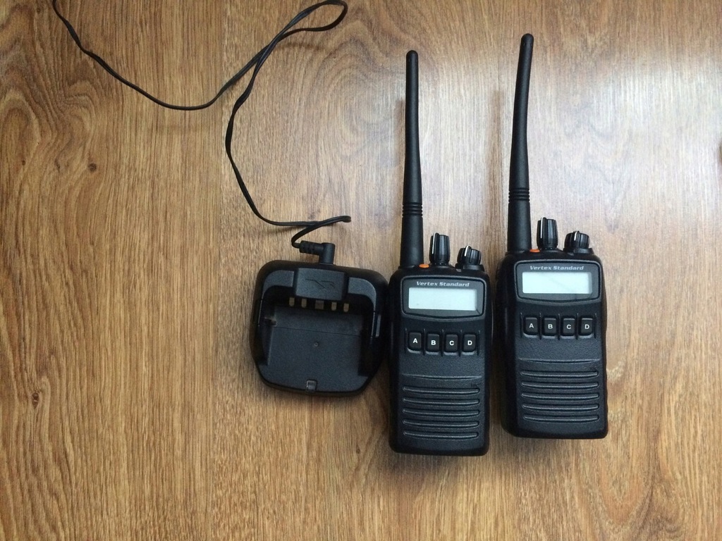 Vertex Standard VX-454 radiotelefon VHF +ładowarka